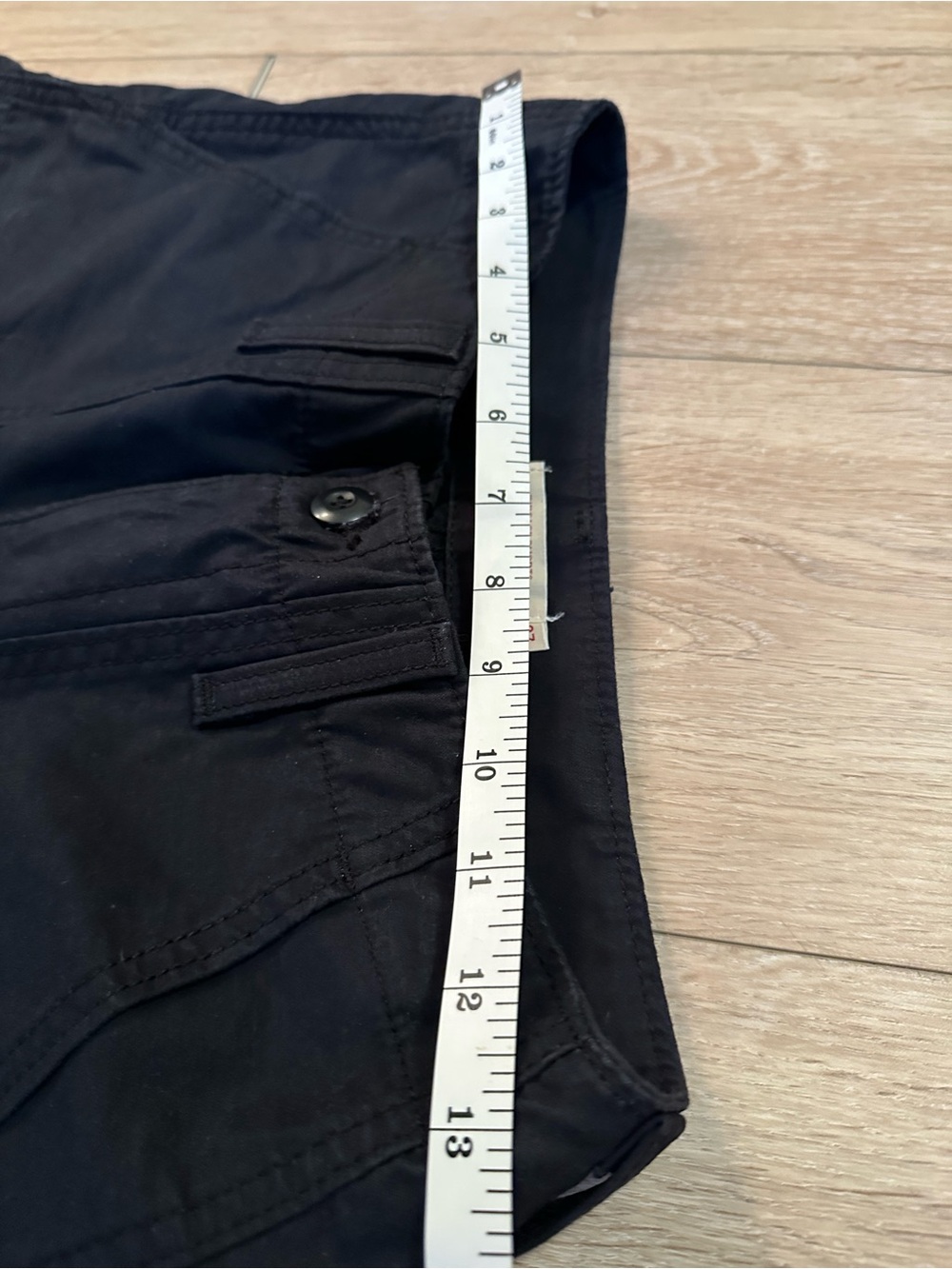 Levi's Women's Black High-Rise Utility Shorts -Ribcage - Picture 5 of 6